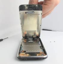 Jetzt allerdings, wo meine eigenwahrnehmung so grob auf das äußere korrektiv getroffen war, fühle ich mich ertappt: Aufgeschraubt und reingeschaut: Das steckt drin im Handy ...