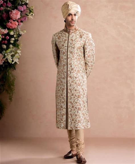 Most people's fully aware about pakistani wedding cultural we live in traditional ways. 31 Best Pakistani Groom Sherwani Designs for Wedding ...