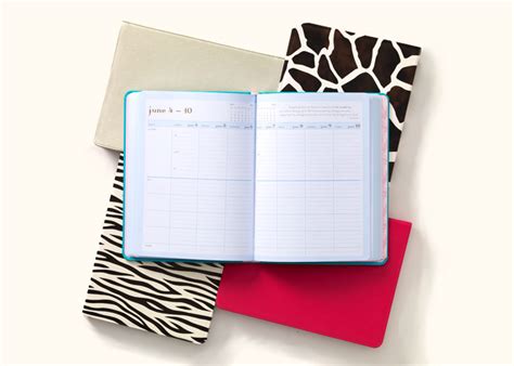 Momagenda is a mom owned company offering gorgeous planners to help keep busy moms organized. momAgenda Desktop Planner Review & Giveaway! - Sippy Cup Mom