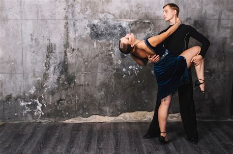 Premium Photo Man Holding Woman During Passionate Dance