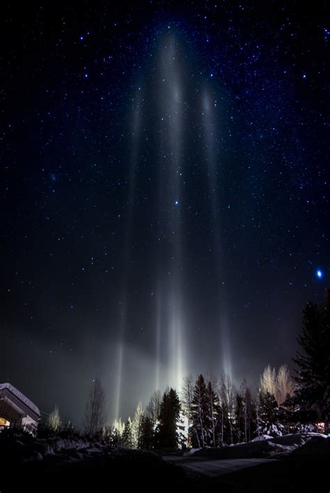 Light Pillars A Million Mirror Optical Illusion On Winter Nights The