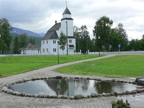Oversikt over setermoen sentrum løpsdagen 14. Bardu Kirke i Troms | Bygd i 1829 | Visit Nord-Norge