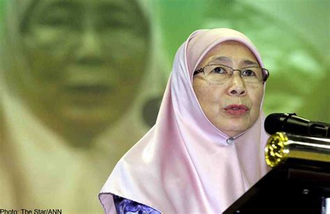wife of malaysia s jailed anwar to run for his seat malaysia news asiaone