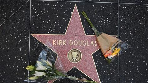 Elhunyt Kirk Douglas 103 évet élt A Legenda Borsonline