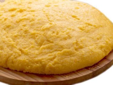 Molto adatta a giornate fredde, è conosciuta anche come polenta grassa. Polenta bergamasca - Come si fa e suggerimenti ...