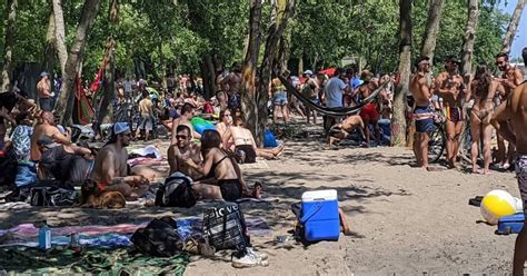 Toronto To Start Restricting Parking At Beaches To Prevent Parties And