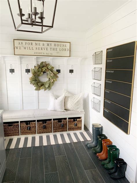 10 Charming Farmhouse Entryway Table Ideas To Welcome You Home