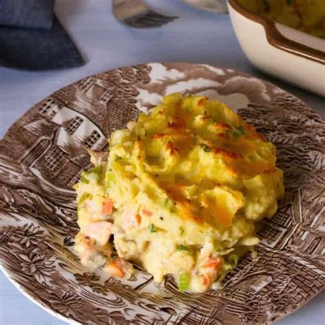 🐟Easy James Martin Fish Pie Recipe - British Recipes Book