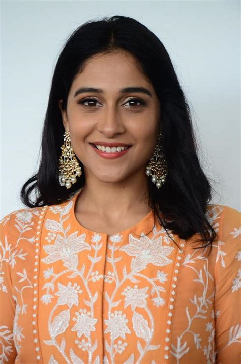 Regina Cassandra Album Details