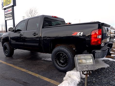 Recommended by consumers digest as a touring tire best buy. 2011 Chevrolet Silverado 1500 - 17x9 Eagle Alloy Wheels ...