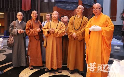 心灵法门是观世音菩萨降临人间， 应时而生的法宝，可以应用在生活上来改变命运。 通过念经， 许愿，放生令工作顺利， 得好姻缘，求子成功，家庭和谐，重病痊愈等等。 心灵法门传授人卢军宏台长二十多年来透过澳洲东方华语电台，免费为听众看图腾解剖自身问题， 并. 澳中佛教总会代表团一行参访南京牛首山佛顶宫 — 菩萨在线