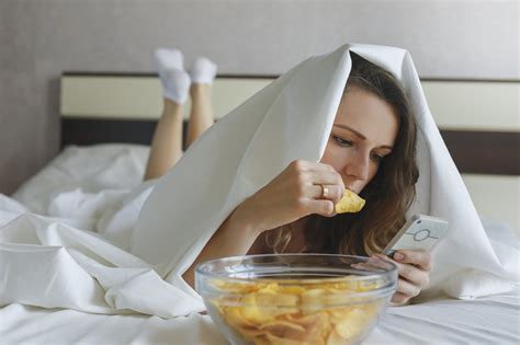 6 Ways To Know If You Are Comfort Eating Or Bingeing