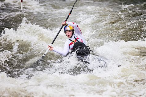 Nouria newman (born 9 september 1991 in la plagne) is a french slalom canoeist who competed at the international level from 2007 to 2015. Portrait de la kayakiste française Nouria Newman