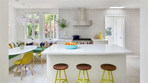 22 Midcentury Modern Kitchen Designs Showcasing Contrast