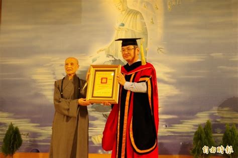 Find latest and old versions. 慈濟證嚴法師 獲頒中正大學名譽博士 - 生活 - 自由時報電子報