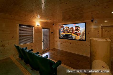 Wonderfully secluded—but just a short drive from restaurants and entertainment—and delightfully furnished, it offers amenities such as an outdoor hot tub and an indoor jetted tub that will. The Majestic View Lodge Cabin in Gatlinburg Tennessee