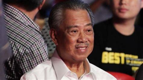 Muhyiddin yassin is now the new premier after a week of events that some likened to the game of thrones malaysia's new prime minister muhyiddin yassin waving outside his residence before his. Muhyiddin Yassin PM Malaysia, Ayahnya Keturunan Bugis dan ...