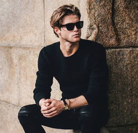 Épinglé par Keybroker sur MEN | Coiffure homme cheveux mi-longs, Photo