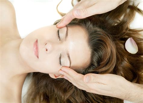Head Massage Tips To Give Yourself A Relaxing Head Massage All