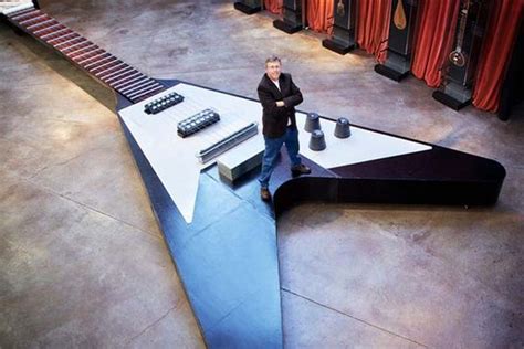 Worlds Largest Guitar Is 13 Meters Long Melodicaae Blog
