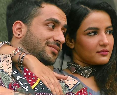 Jasmin Bhasin And Aly Goni Love Moments In Bigg Boss House Jasmin Bhasin And Aly Goni Love
