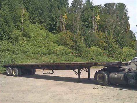 1995 Utility 28 Foot Flatbed Trailer