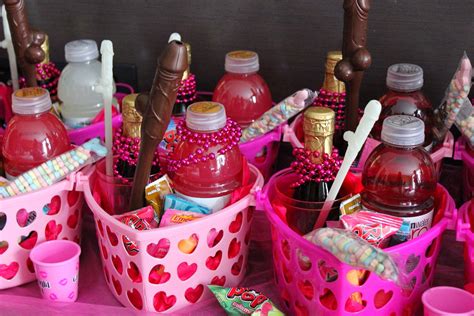 In charge of planning the bachelorette party? Bachelorette Party Decoration Ideas Luxury Bachelorette ...