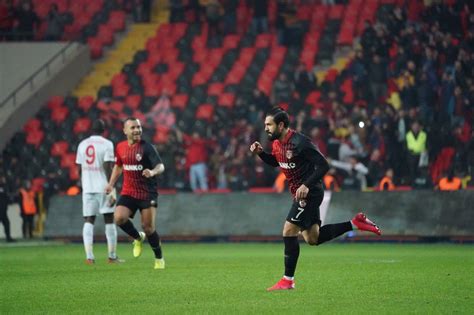 Gaziantep fk zorlu fikstüre giriyor. Gaziantep FK, lider Sivasspor'u dağıttı: 5-1