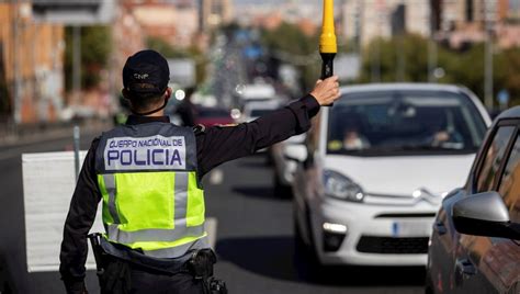 (prohibido salir) curfew n noun: Toque de queda: ¿Qué es y cómo se aplicaría en Madrid ...
