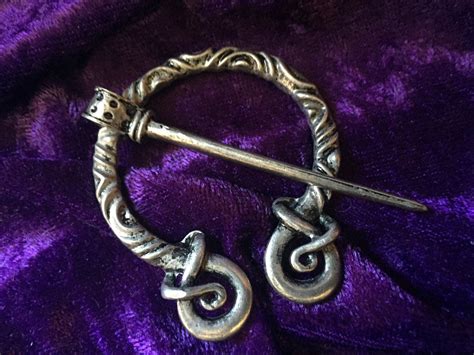 Witches Cloak Pin Penannular Brooch Celtic Torc Viking Mydnytblu