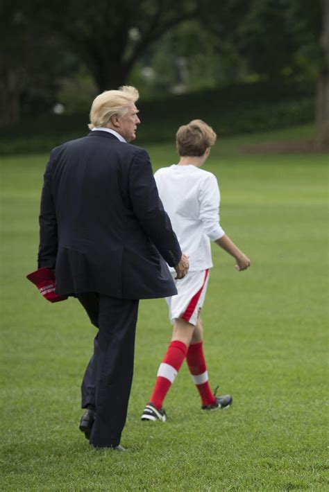 Melania trump says barron had coronavirus. Barron Trump: Abgehoben oder ganz normal? So tickt der ...