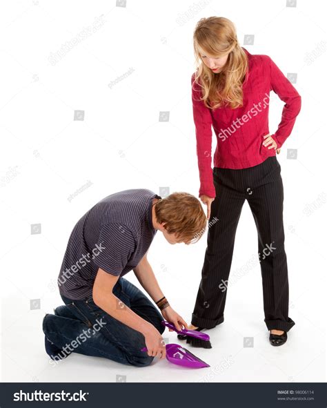 Young Man Woman He Kneeling Before Stock Fotografie 98006114 Shutterstock