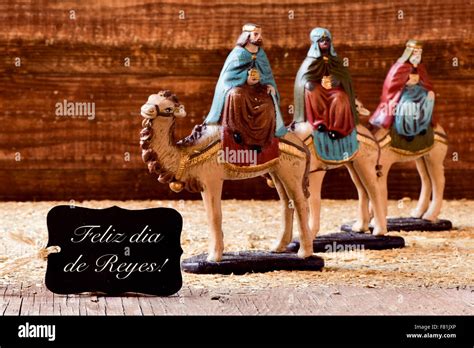 A Black Label With The Text Feliz Dia De Reyes Happy Epiphany In