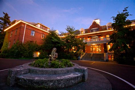 Find unique places to stay with local hosts in 191 countries. Columbia River Gorge, Oregon, Multnomah Falls, Vista House ...