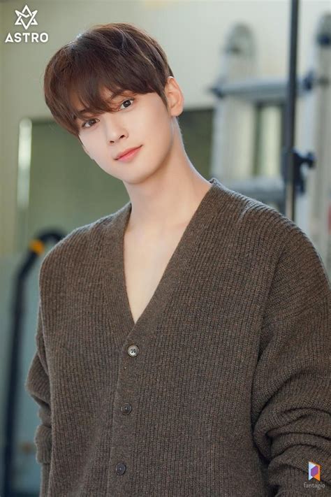 촬영자, 편집자, 진행 에디터까지 모두 '심멎'의 고비를 여러 번 넘기며 영상을 완성했어요. 차은우 시간 가는 줄 모르고 보게 되는 ★차은우의 화보 ...