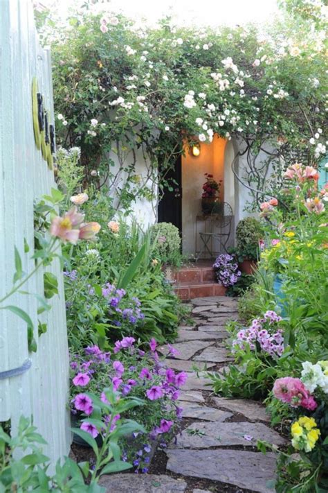 Hier erfahren sie schönes und wissenswertes von der blumeninsel im bodensee! Schicke Gartenwege aus Naturstein oder Zement für den Garten