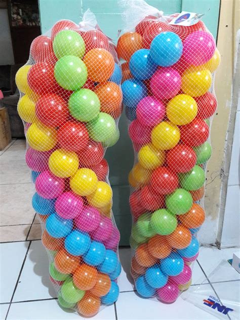 Bahan ini bisa anda dapatkan di toko. Jual Bola Mainan Warna Warni Bola Mandi Anak Bola Plastik ...