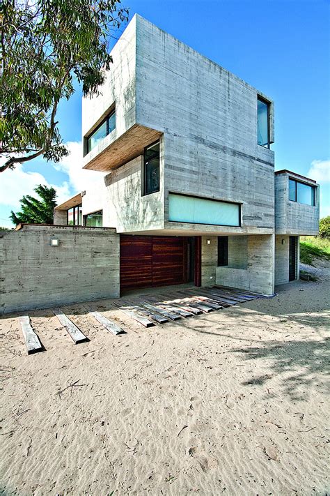 Modern House Ushers In Industrial Style With Raw Concrete And Steel