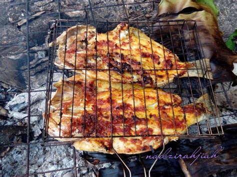 Kamu bisa mencobanya di rumah karena cara membuatnya sangat mudah dan sederhana. nadzirahjiah: Resepi ikan bakar mudah dan sedap