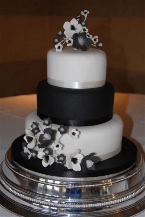 Although it is not a fancy cake i'd make for company, i give it five starts because of how incredibly easy it is and how good the result is. 3 tier black and white wedding cake with black and white ...