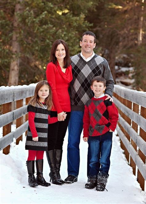 Christmas tree decorations in white, silver, light gray, blue and cream colors look especially attractive and graceful. 2014 Christmas family outfit photoshoot idea - bridge ...