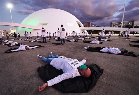 Escreva o nome de um município para descobrir. Mortes por coronavírus no Brasil ultrapassa a Alemanha - PCdoB