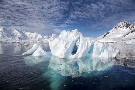 Explore Antarctica Through Breathtaking Photo Collection From Ira Meyer