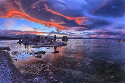 Mono Lake Stock Image Image Of Rock Tranquil Scene 25578639