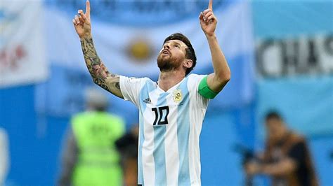 Por Qué Messi Levanta Los Dedos Cuando Hace Un Gol