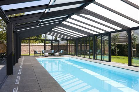 Votre piscine toute équipée à partir de 5214 euros. Piscine intérieure sobre et élégante | Cover Concept by ...