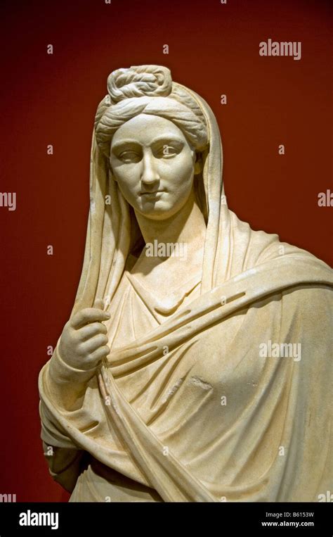 Vibia Sabina C O Fue Una Emperatriz Romana Esposa Del