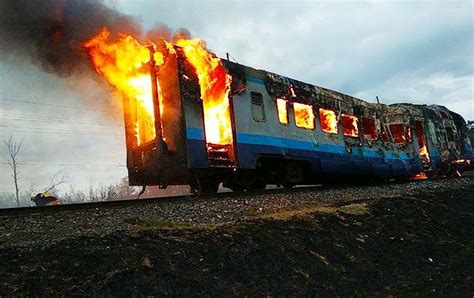 Картинки по запросу пожар в мармарисе сегодня Пожар в электричке под Днепром - люди выпрыгивали из ...