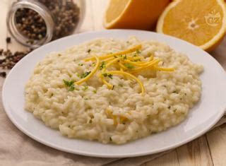 Dopo il risotto al piccione ed i paccheri, torno a tieni da parte in caldo. Come preparare il risotto all'arancia | Guide di Cucina