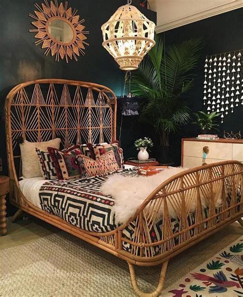 A Strong Bohemian Vibe In This Bedroom What A Great Bed